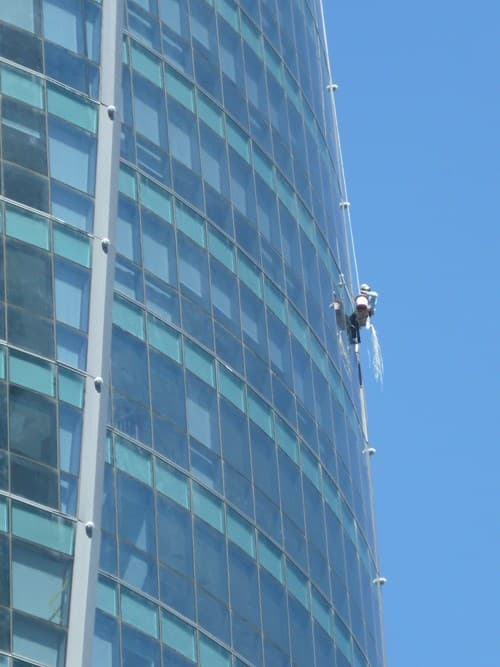 Dịch vụ lau kính Phi Phượng Hoàng